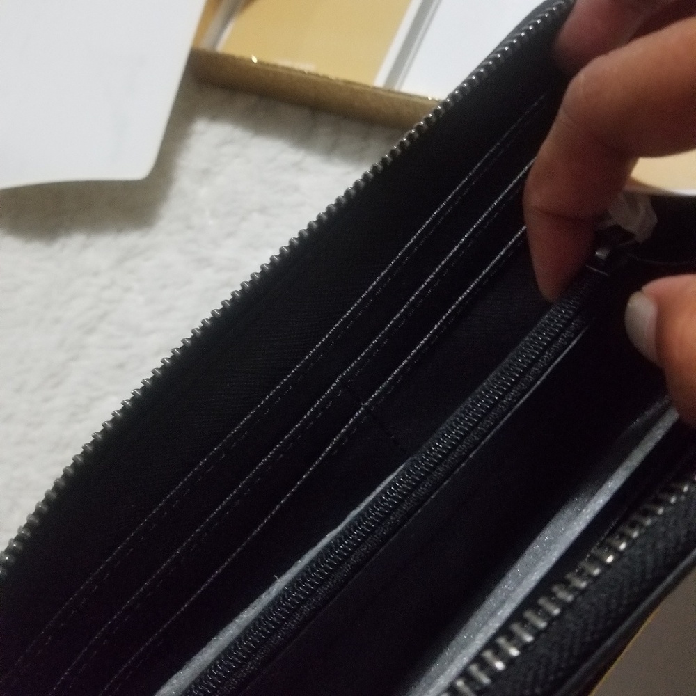 Michael Kors pebbled leather wallet - Picture 8 of 8